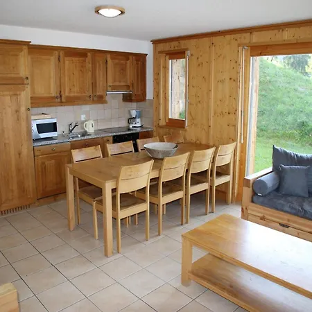 Authentic With Mountain Views *